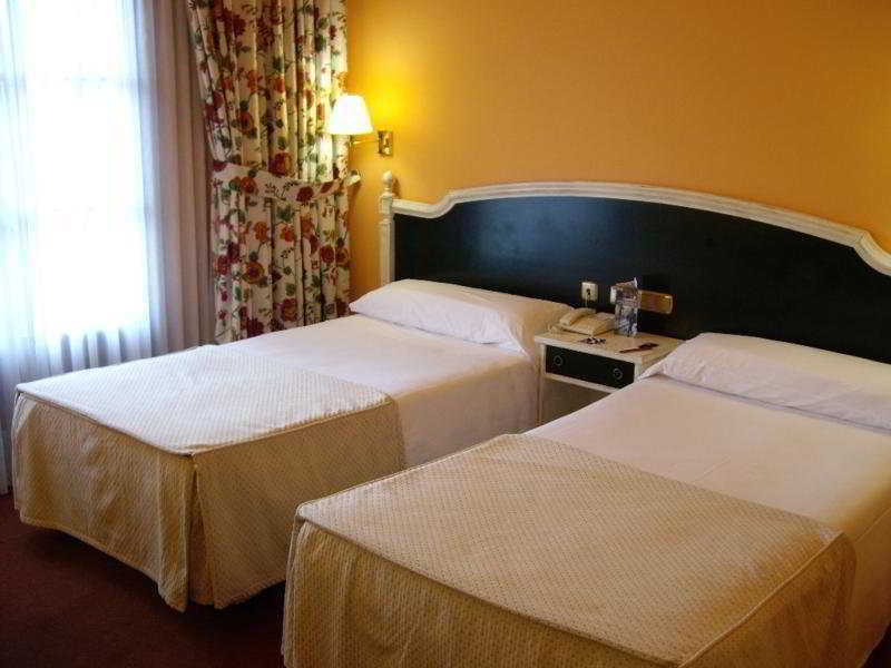 Tryp Bilbao Sondika Hotel Oda fotoğraf