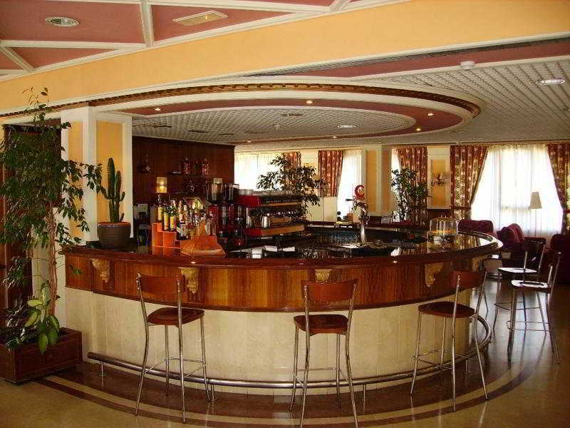 Tryp Bilbao Sondika Hotel Restoran fotoğraf